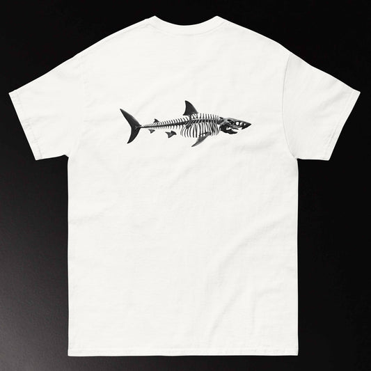 T-shirt blanc unisexe requin squelette vue de face sur fond noir, streetwear Shark Republic.